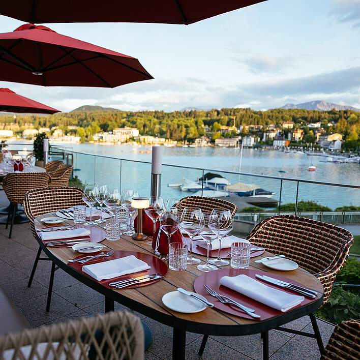 Seebalkon mit Blick auf den Wörthersee