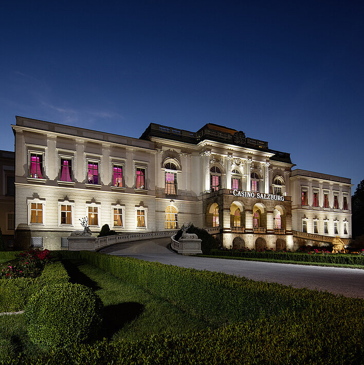 Casino Salzburg Außenansicht bei Nacht