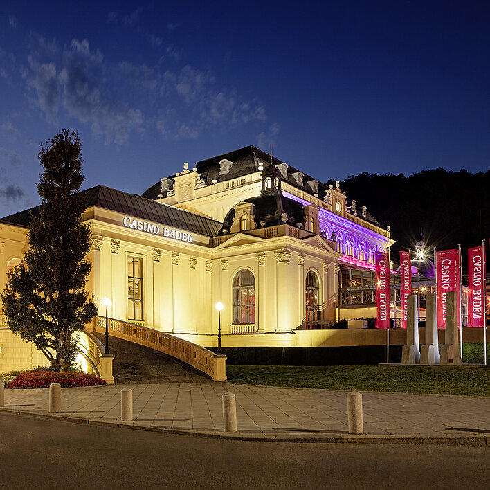 Casino Baden Außenansicht bei Nacht
