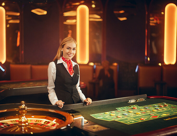 Croupiere am Roulette Tisch