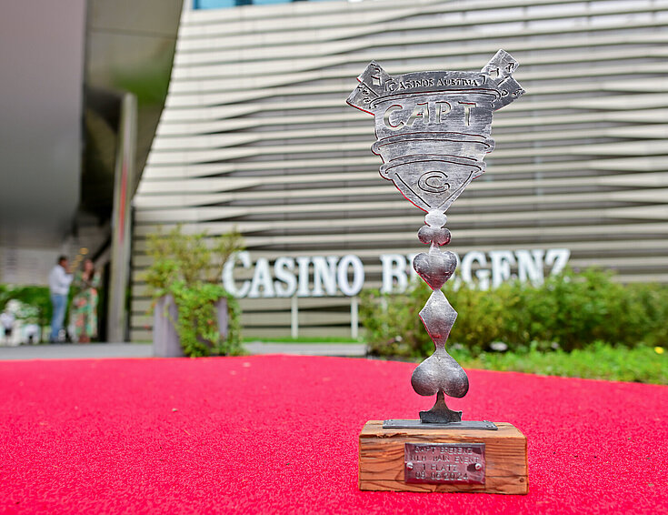 CAPT Bregenz Pokal vor dem Casinoeingang